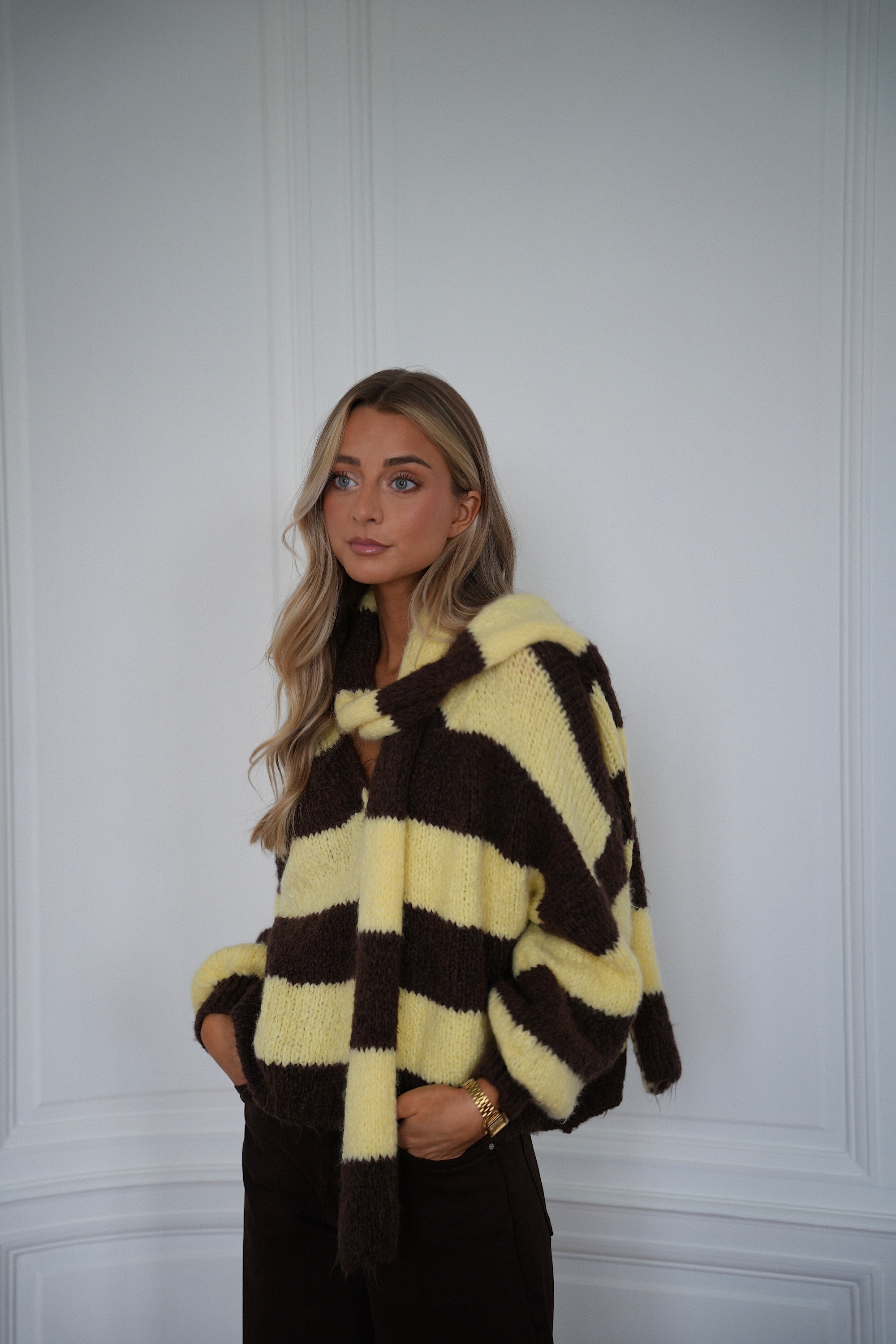 Jasmin jaune/chocolat - Gilet écharpe rayé