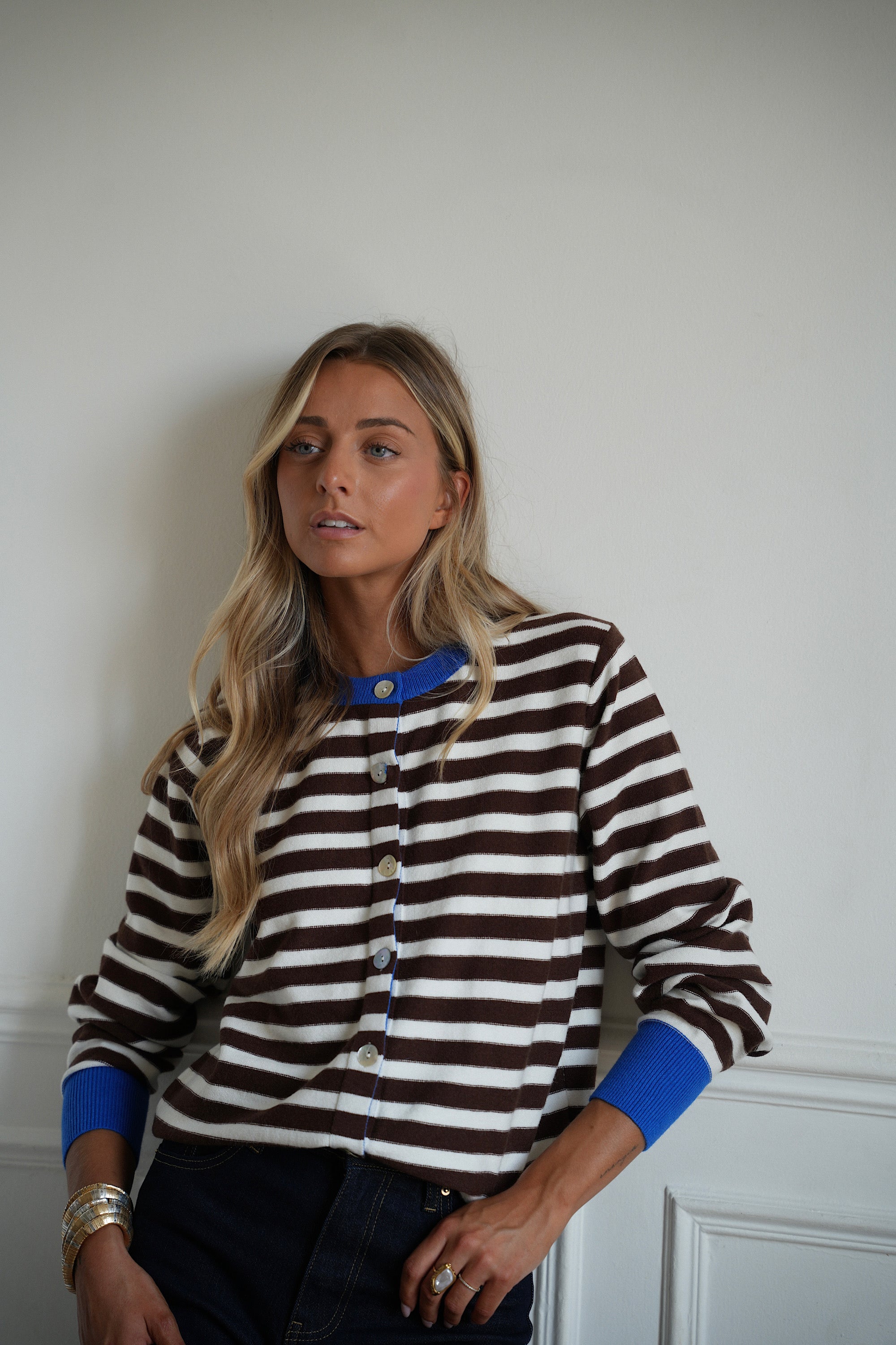 Léon chocolat/bleu - Gilet rayé