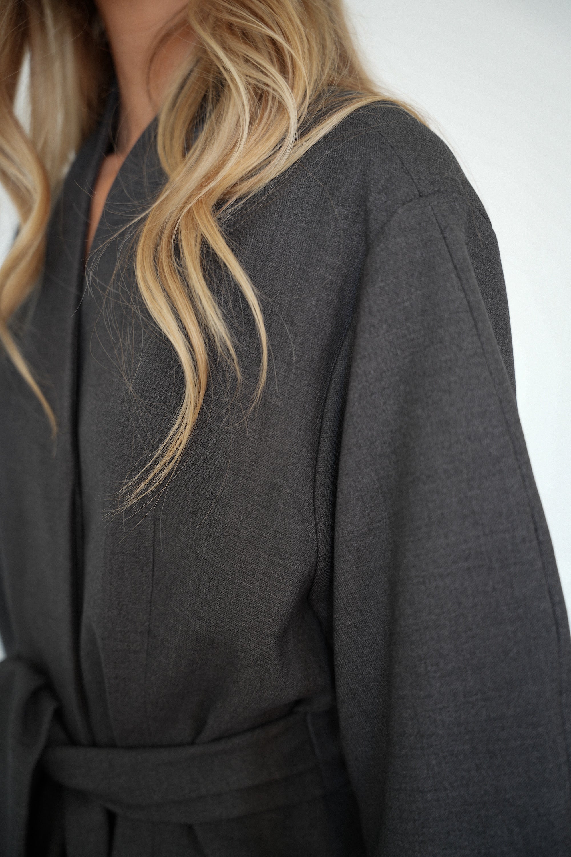 Lizea grise - Veste ceinturée