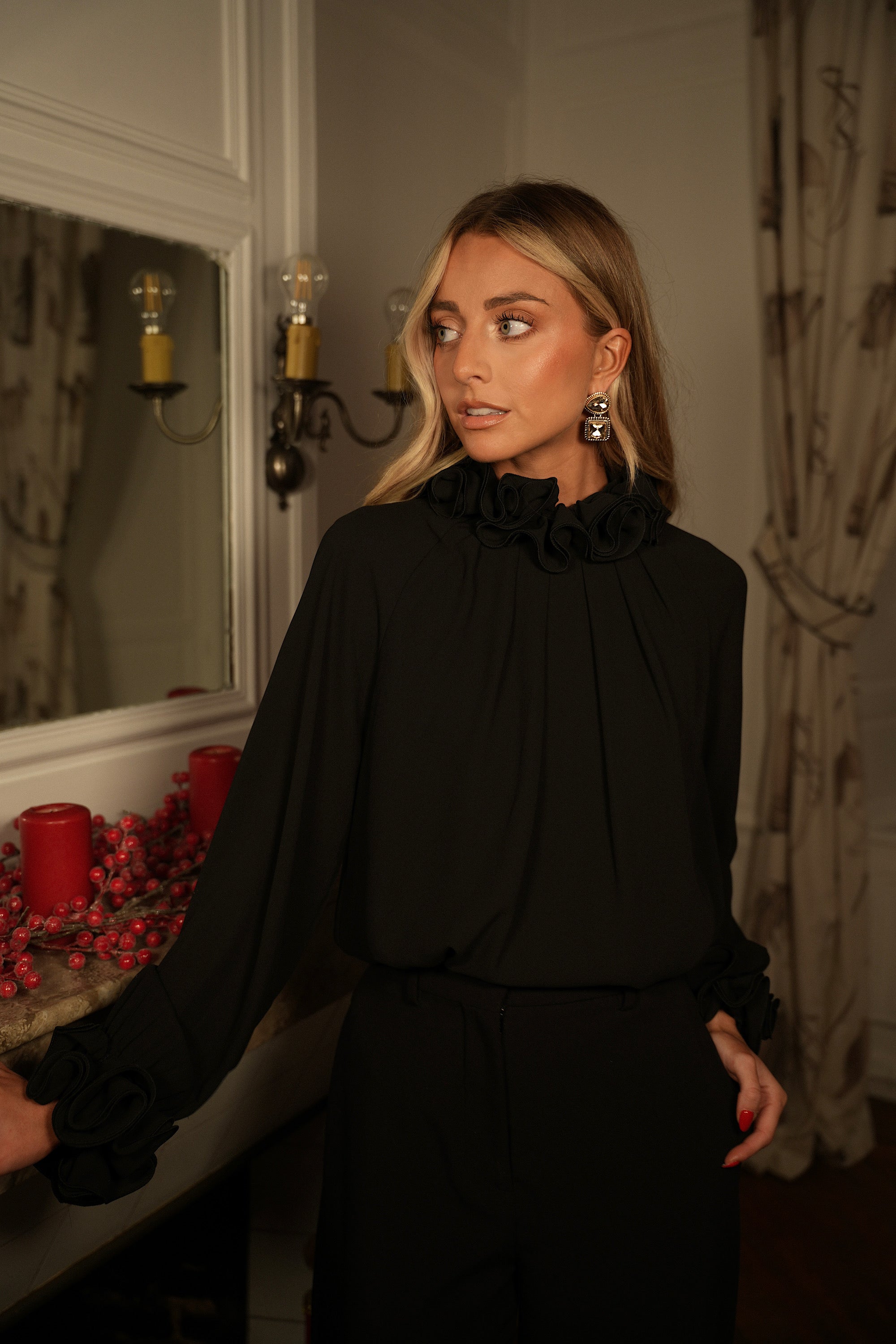 Cindy noire - Blouse à volants