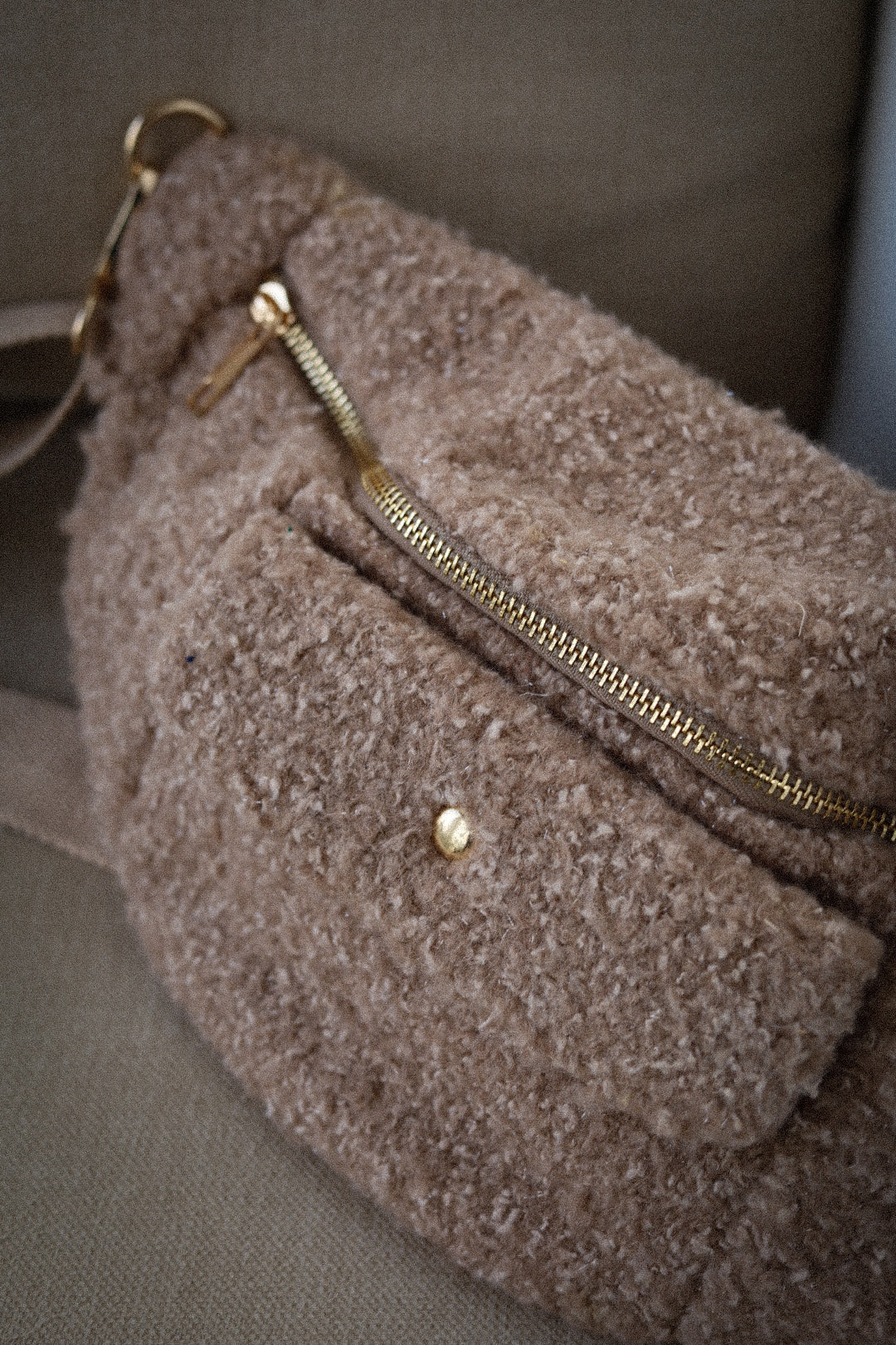 Amélia taupe - Sac banane mouton
