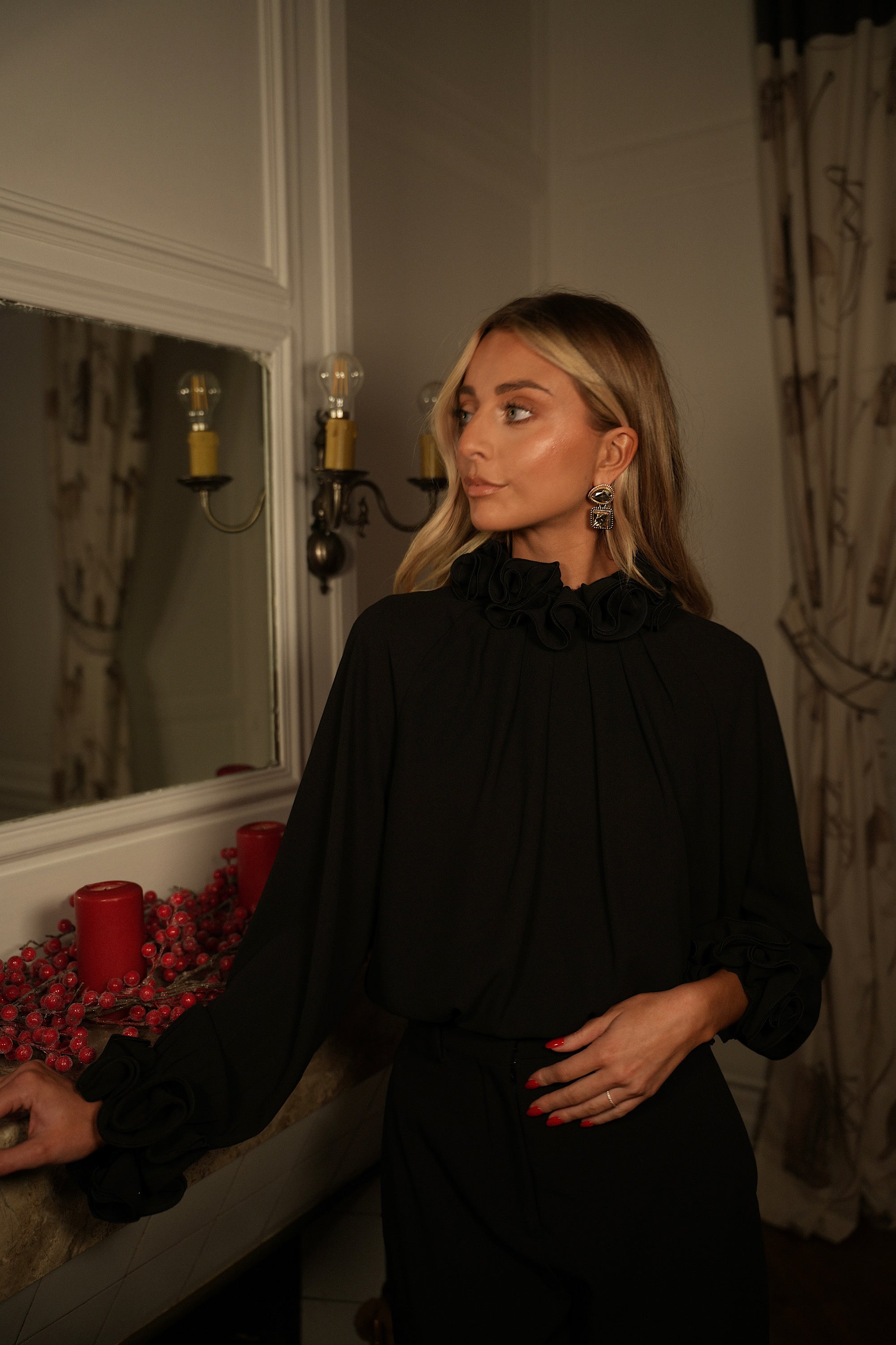 Cindy noire - Blouse à volants