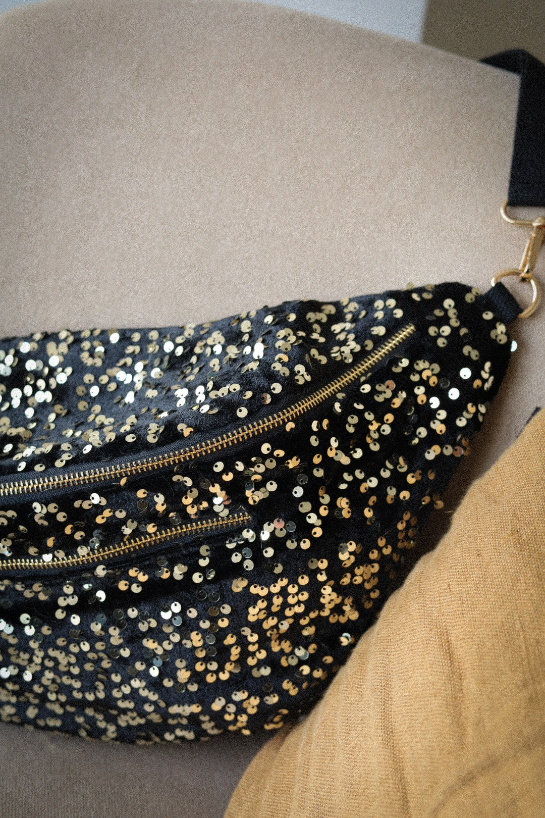 Raquel doré - Sac banane sequins XL