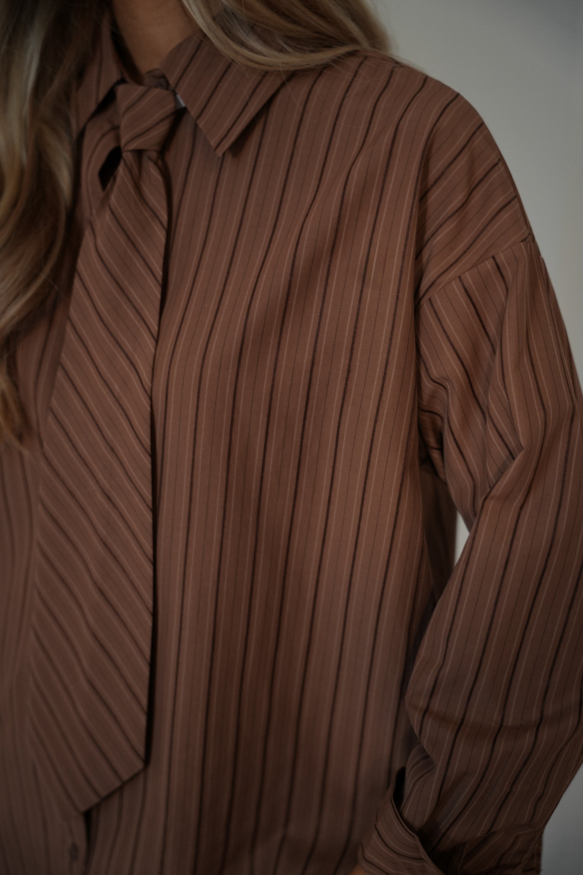 Tina marron - Chemise cravate