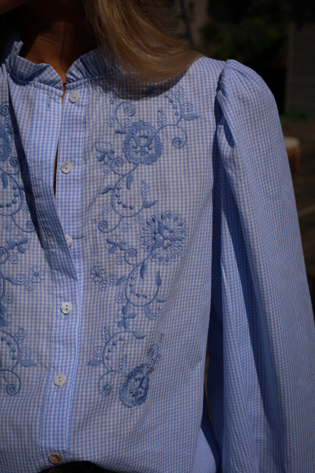 Yvette bleue - Blouse brodée