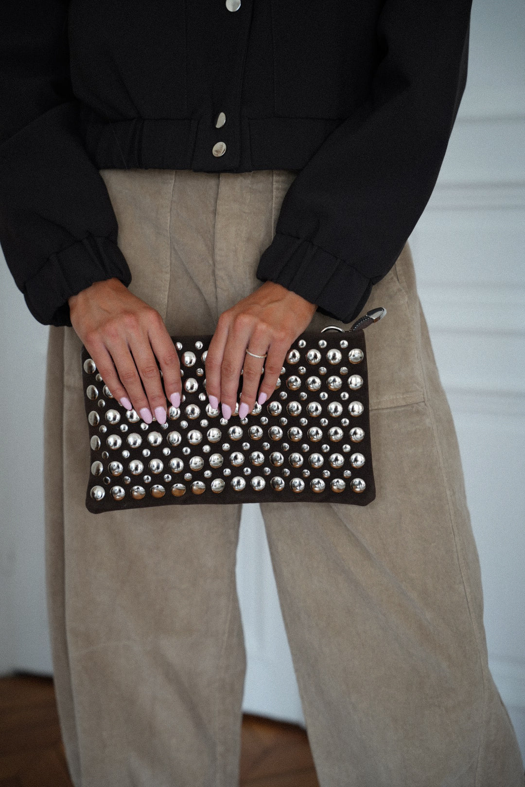 Revan chocolat - Pochette cloutée