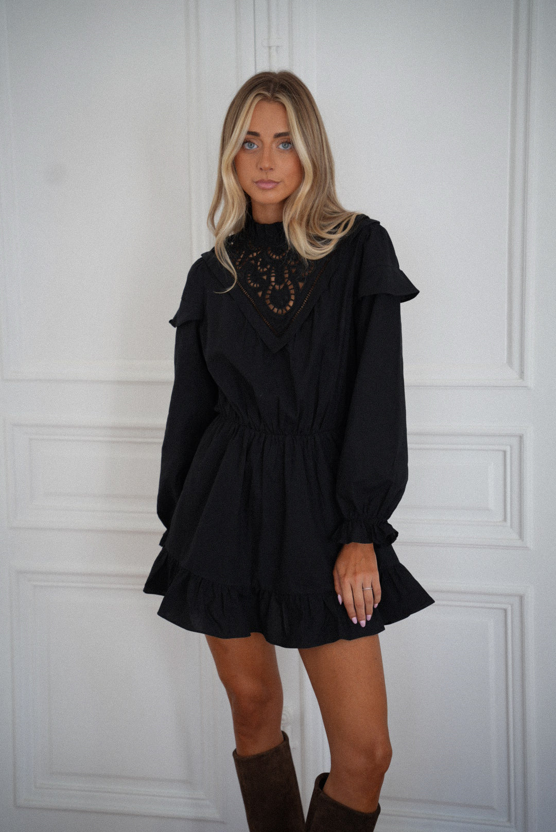 Charline noire - Robe brodée