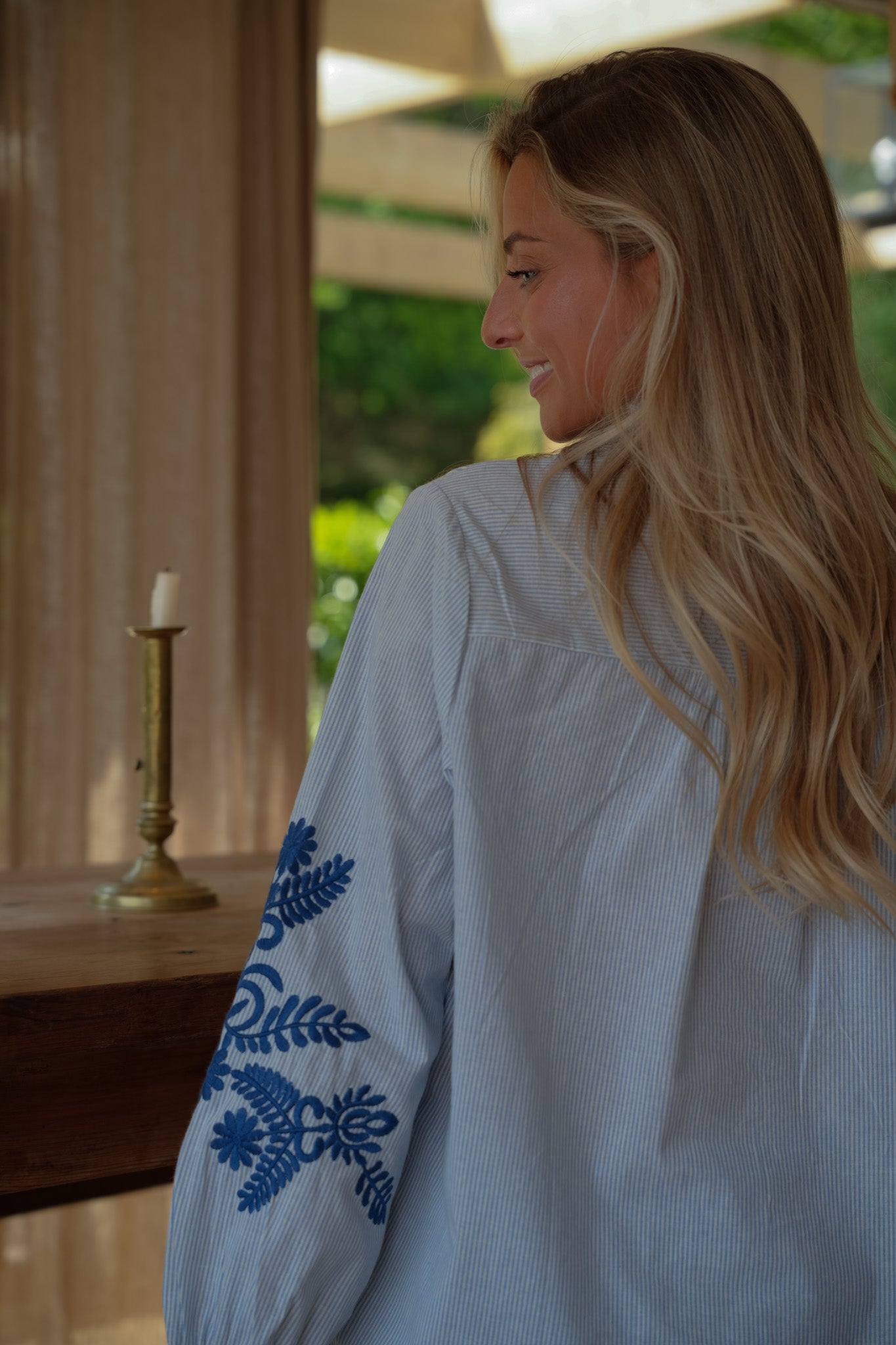 Amy bleue - Blouse brodée