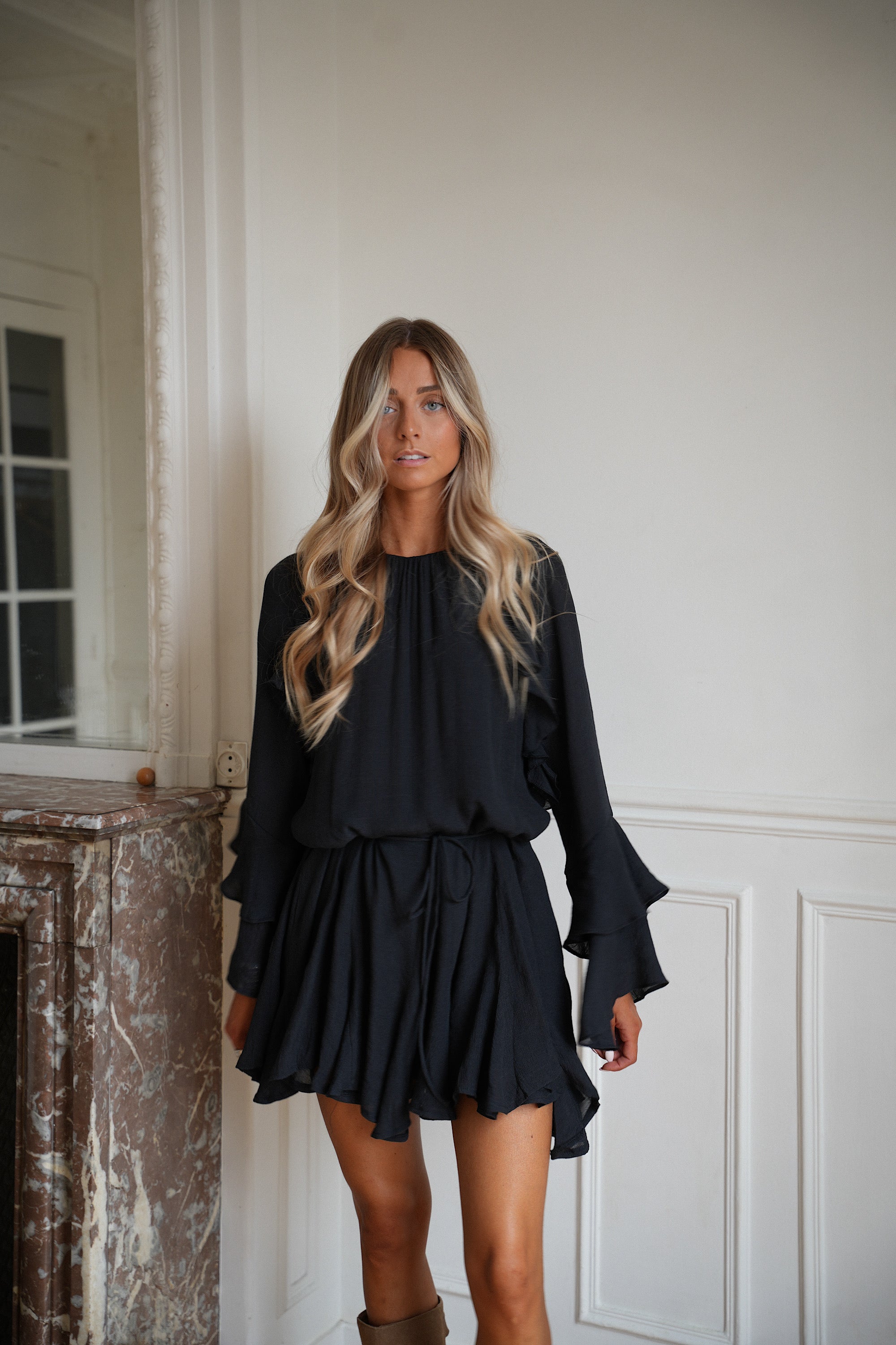Eva noire - Robe ceinturée