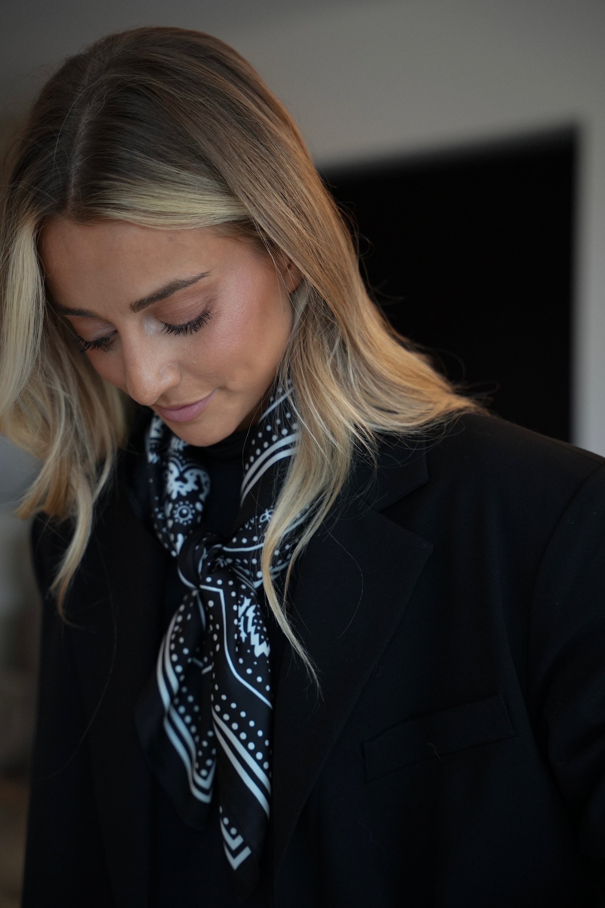 Emilia noir - Foulard satiné