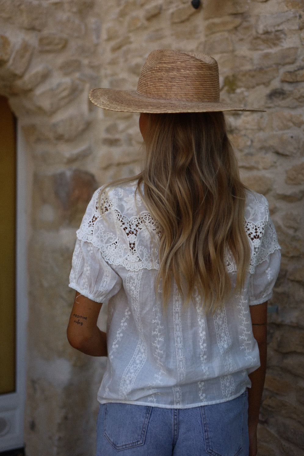 Karmen blanche - Blouse brodée