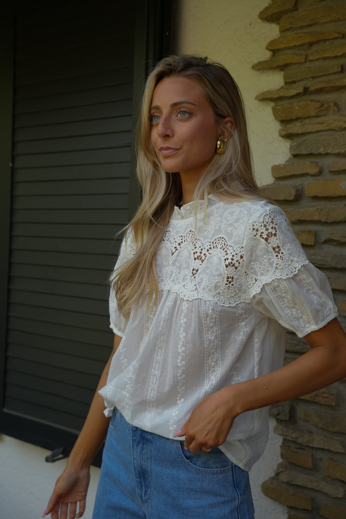 Karmen blanche - Blouse brodée