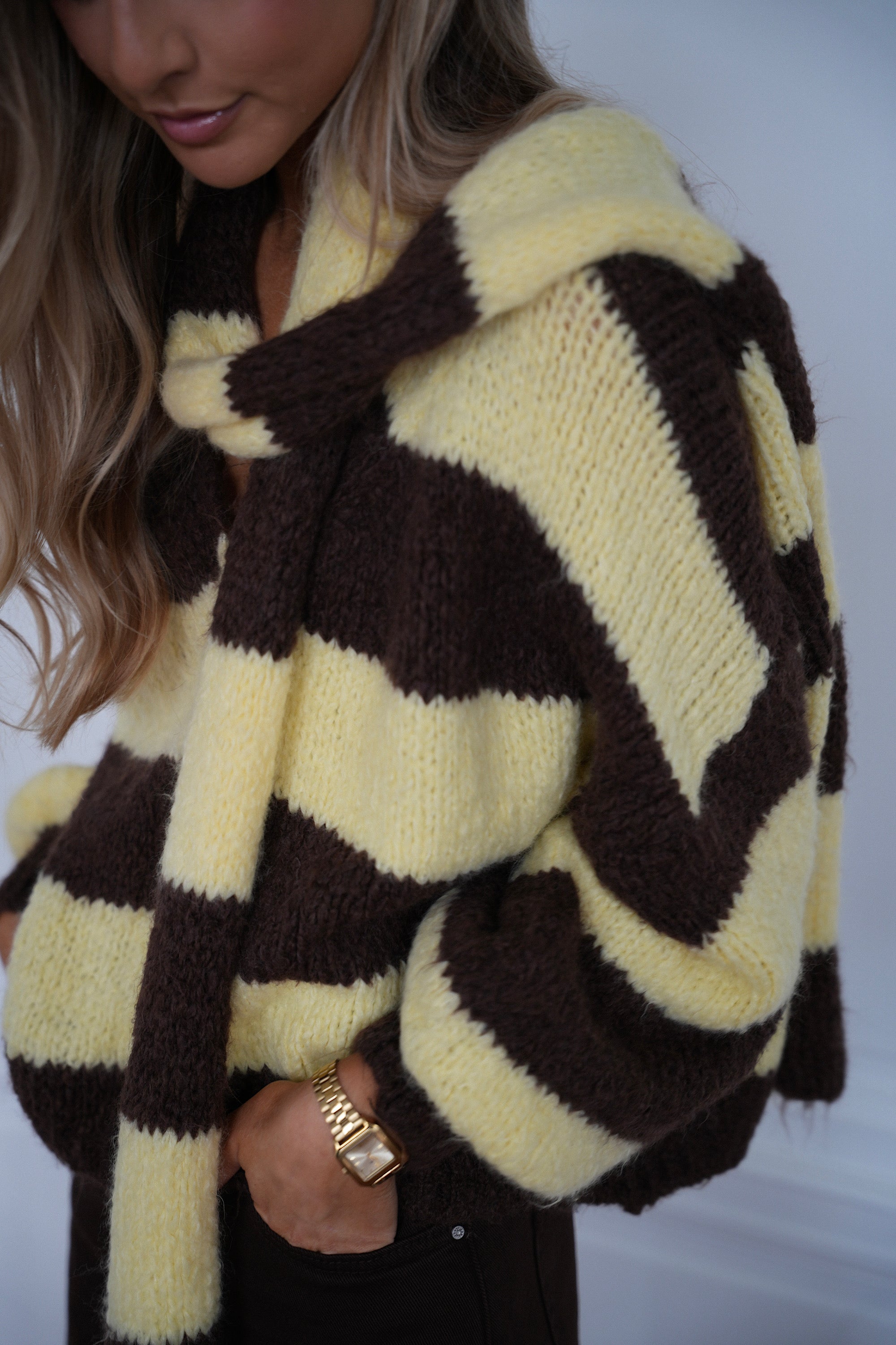 Jasmin jaune/chocolat - Gilet écharpe rayé