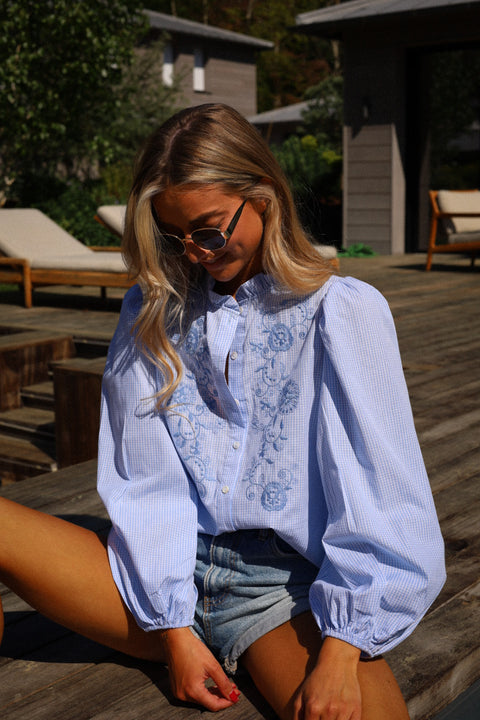 Yvette bleue - Blouse brodée