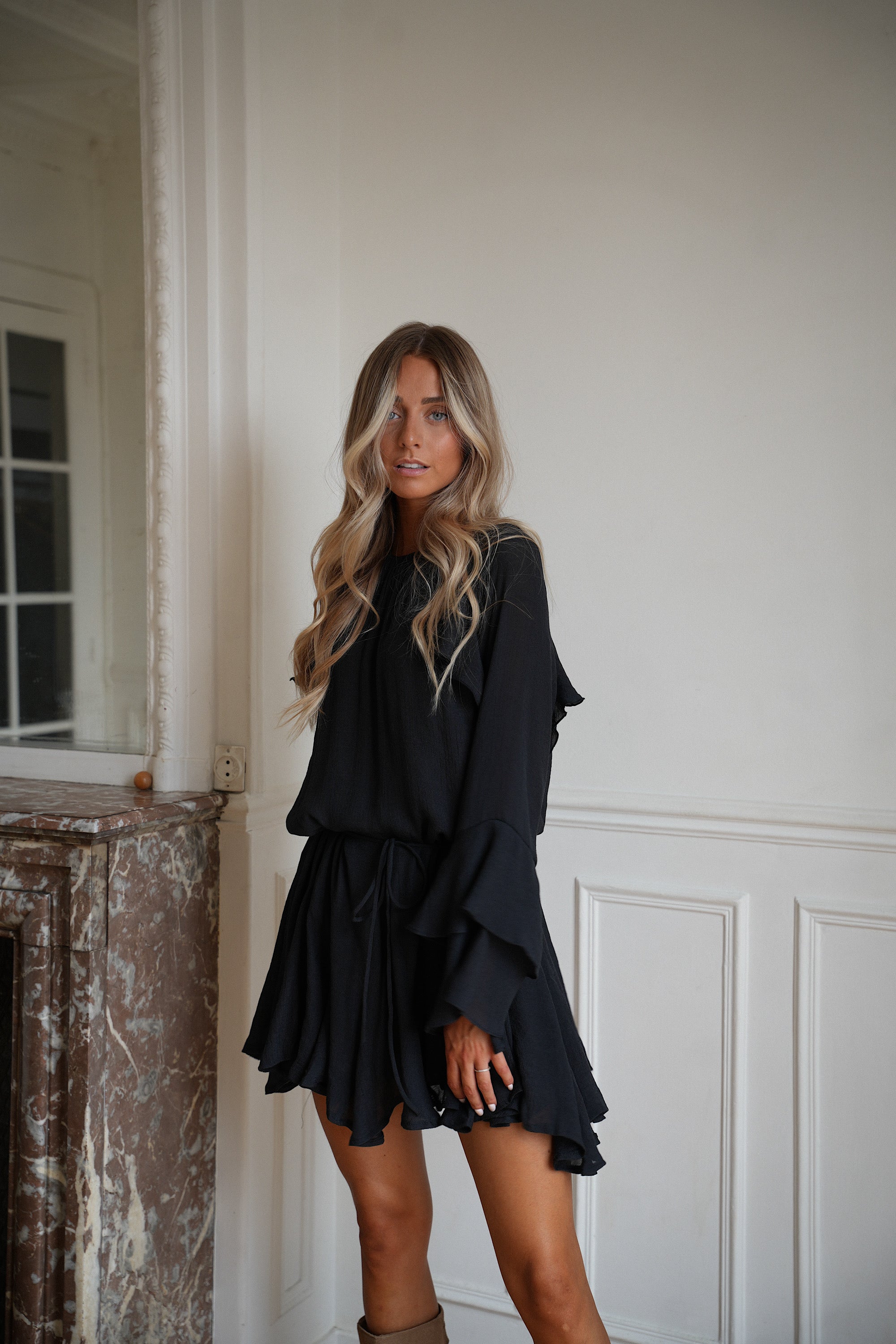 Eva noire - Robe ceinturée