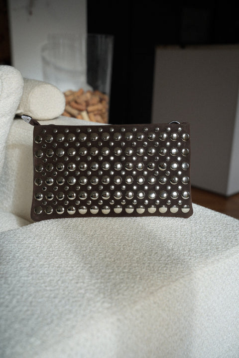 Revan chocolat - Pochette cloutée