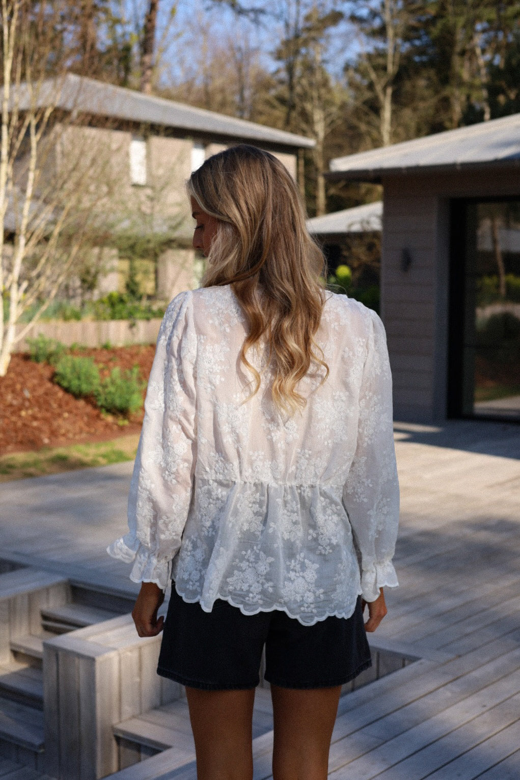 Flore blanche - Blouse brodée