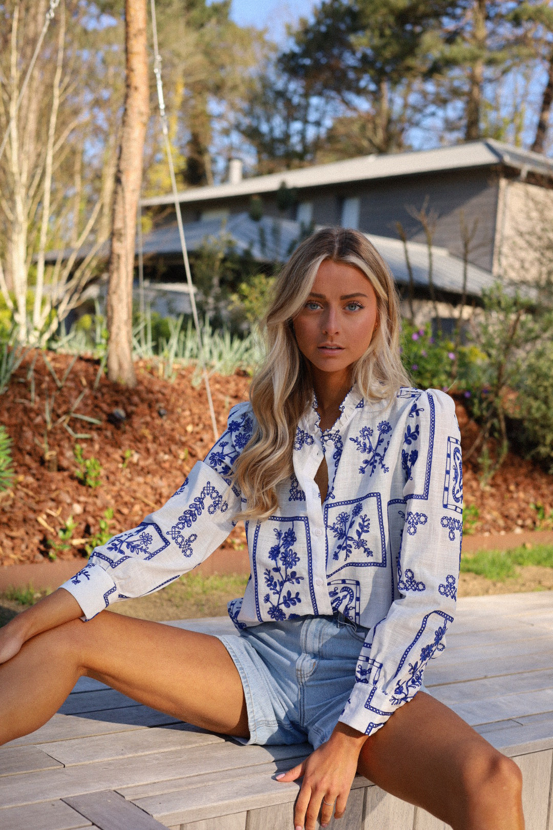 Ninon bleue - Blouse brodée