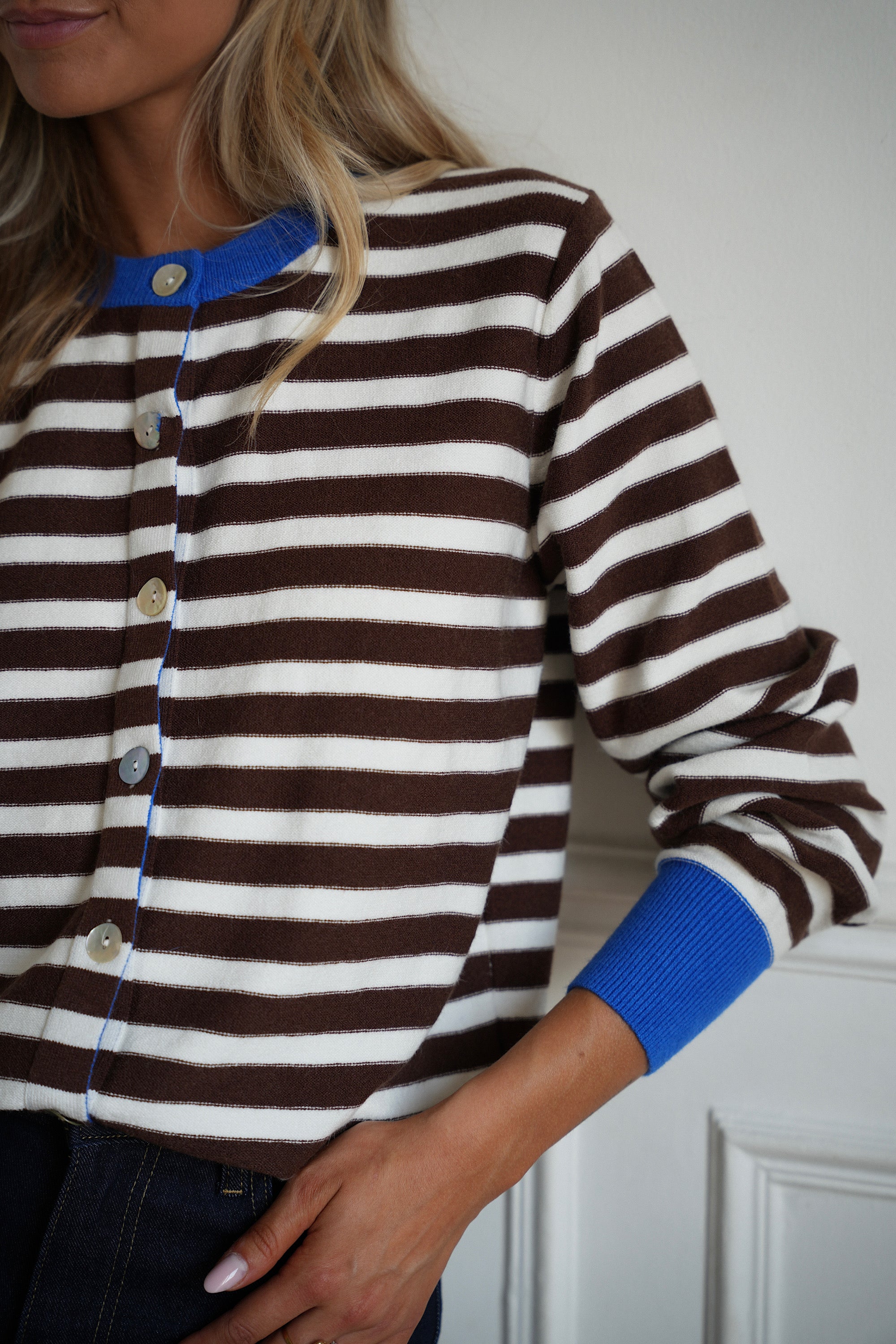 Léon chocolat/bleu - Gilet rayé