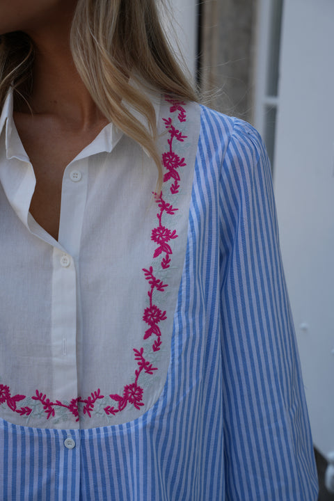 Valeria bleue - Chemise brodée
