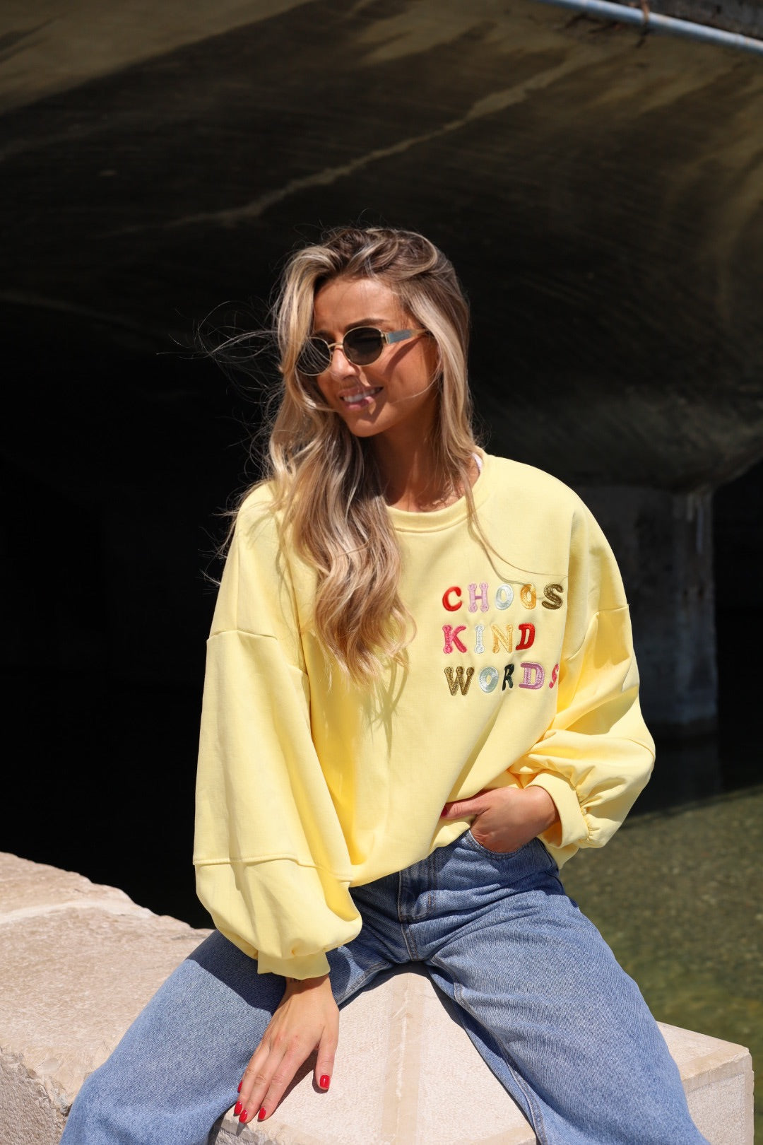 Romane jaune - Sweat-shirt brodé