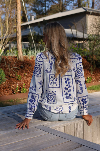Ninon bleue - Blouse brodée