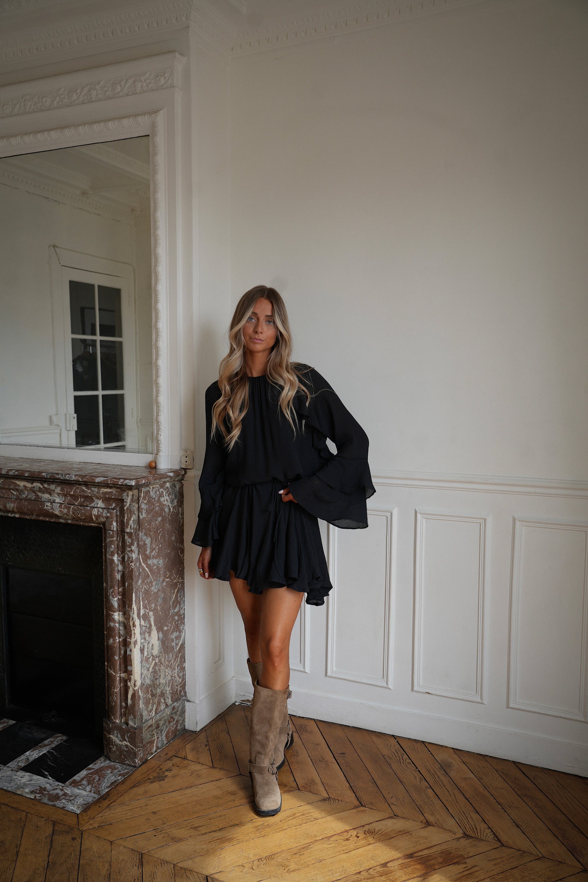 Eva noire - Robe ceinturée